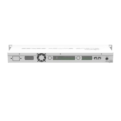 Due commutatori SwOS di Datacom del porto di SFP+ hanno alimentato 24 commutatori di Gigabit Ethernet del porto
