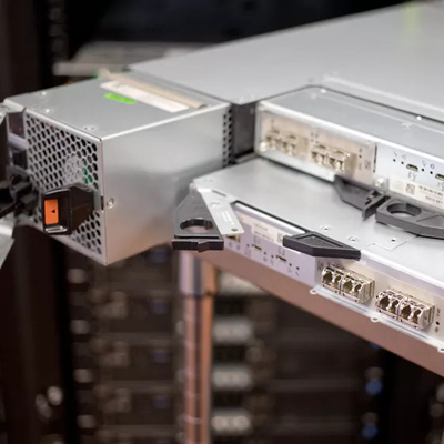 matrice di stoccaggio di DELL contabilità elettromagnetica PowerVault ME5024 dell'azionamento del server 24 di stoccaggio dello SSD di 3.84T SRS