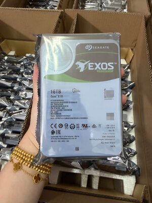 Disco rigido HDD Exos X18 16TB 7200RPM 256MB HDD di Seagate ST16000NM000J